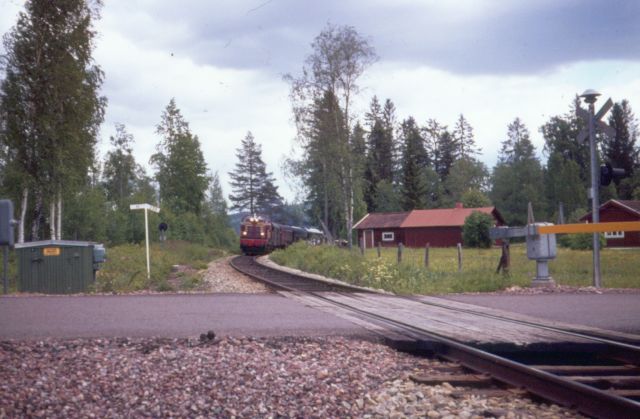 Tåg till Mora draget av en T41 lämnar Rättvik