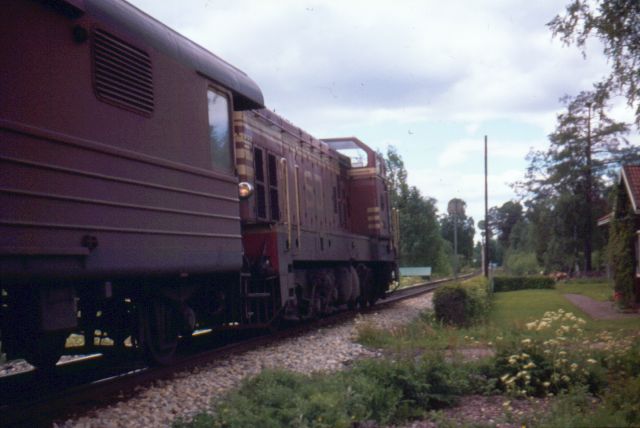 Tåg till Mora draget av en T41 lämnar Rättvik